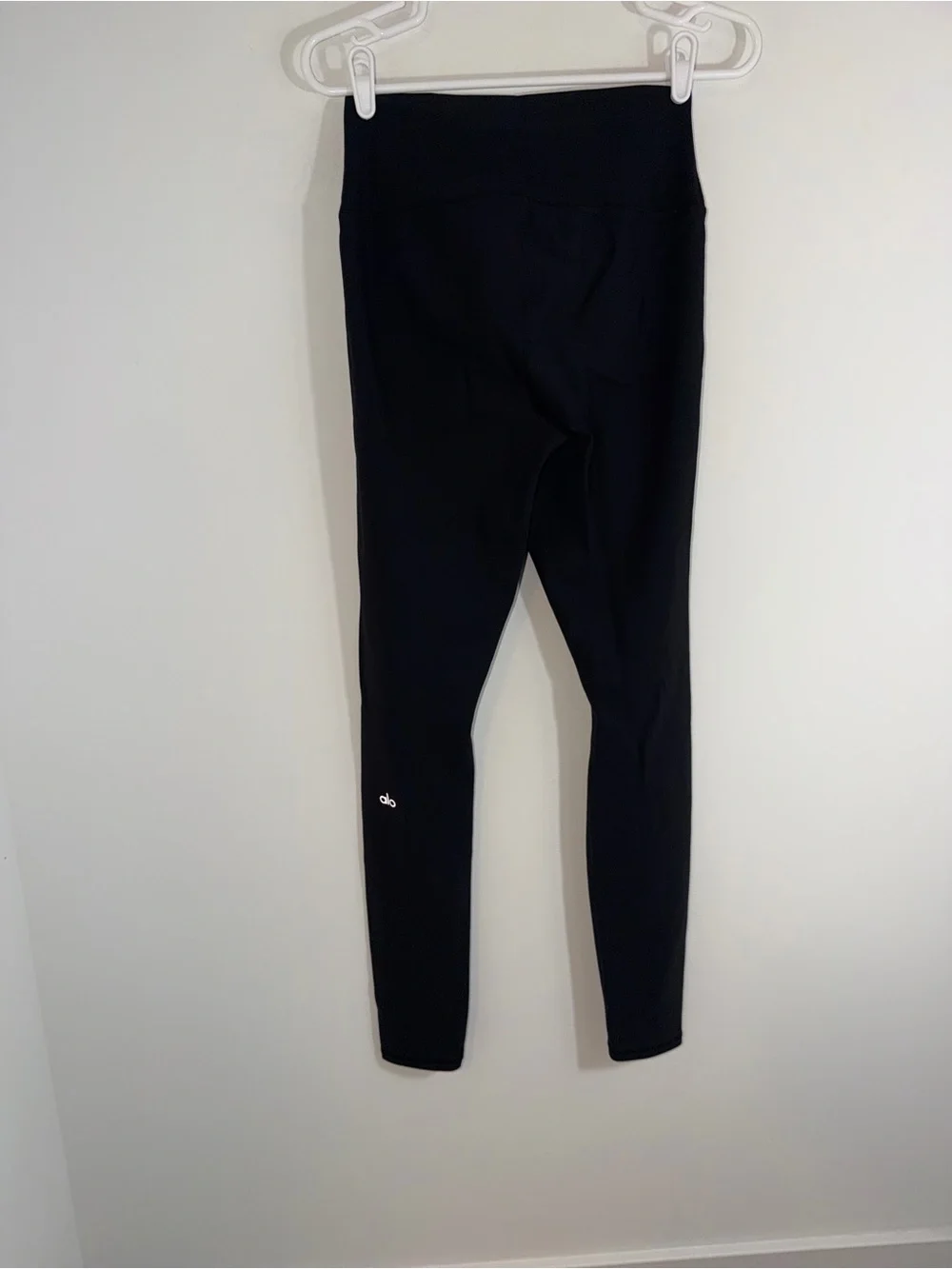 alo High Waisted Ripped Warrior Legging black medium